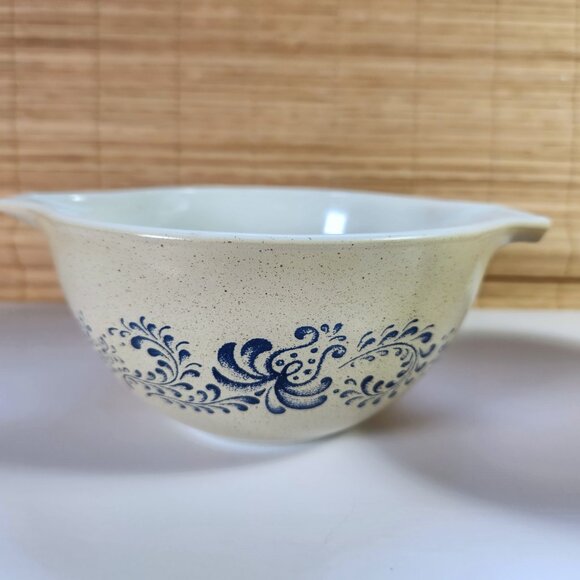 Pyrex Bowls Homestead Pattern Cinderella 750 ml and Stacking Bowl 750 ml - Picture 3 of 11